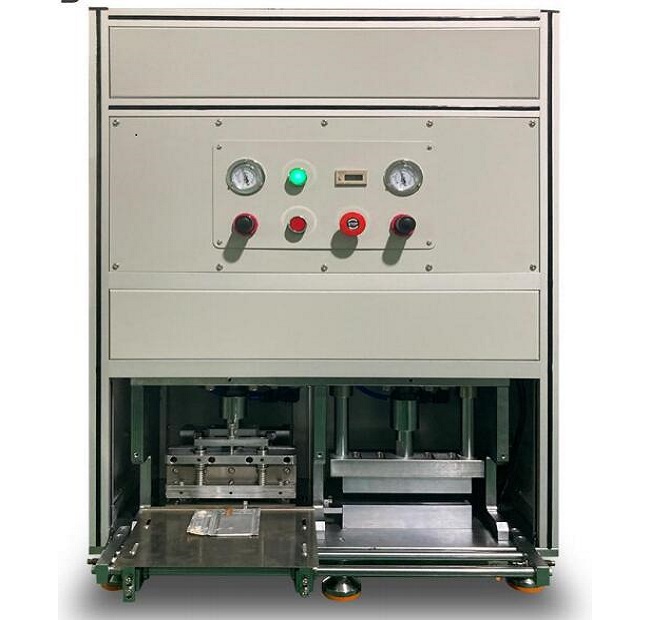 Máquina de corte y prensado de celdas de batería prismáticas de laboratorio