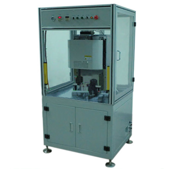 Máquina formadora, selladora y prensadora automática para carcasas de supercondensadores