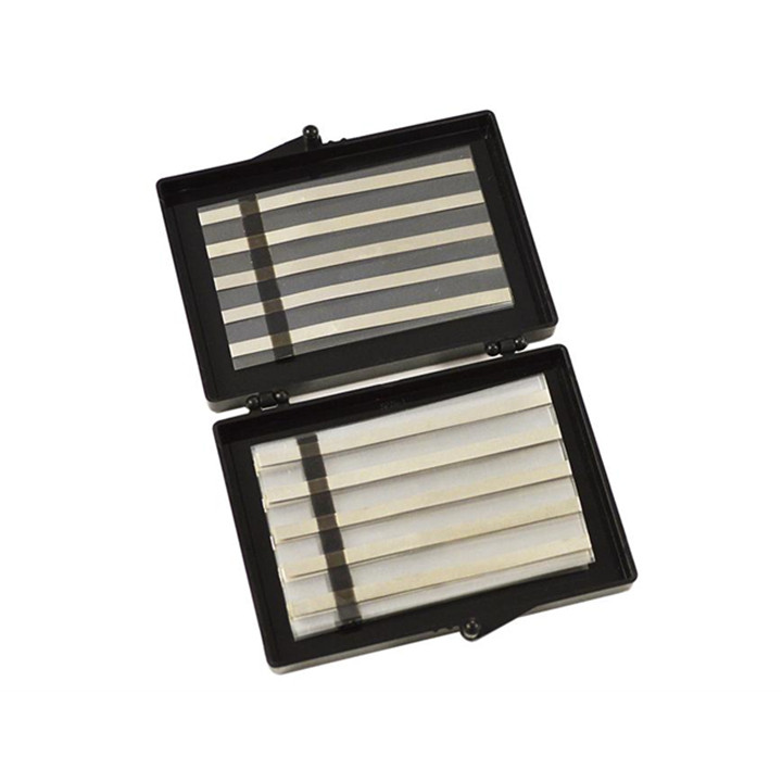 Adhesivo termofusible negro de 0,1 mm de espesor (cinta polimérica) para sellar con calor las pestañas de las celdas de las bolsas.