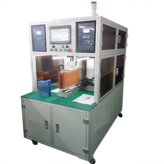 Máquina de soldadura por puntos CNC automática de doble cara para el ensamblaje de baterías cilíndricas