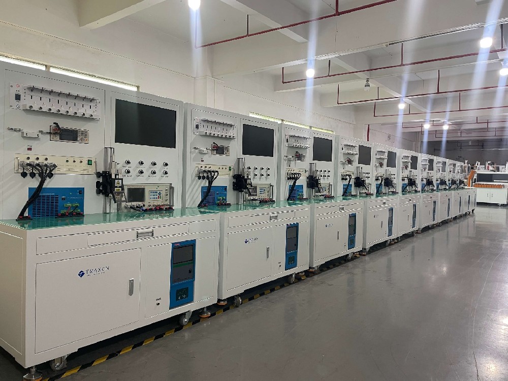 TMAX envía con éxito una línea de ensamblaje de paquetes cilíndricos y 21 máquinas todo en uno personalizadas