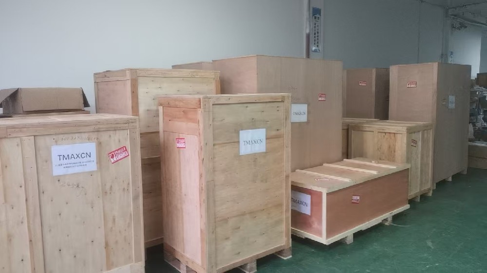 Línea de ensamblaje de baterías cilíndricas semiautomáticas TMAX 32700 enviada a Tailandia