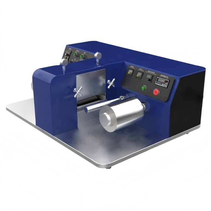 Máquina calandra de rodillos con calentamiento vertical, desenrolladora y rebobinadora.